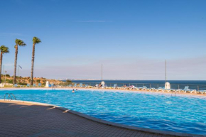 LovelyStay - Private Condo w/ Pool near Praia Dona Ana